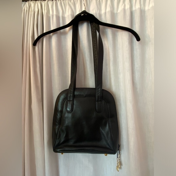 Beautiful Black Purse Bag with Gold Hardware - Picture 4 of 6